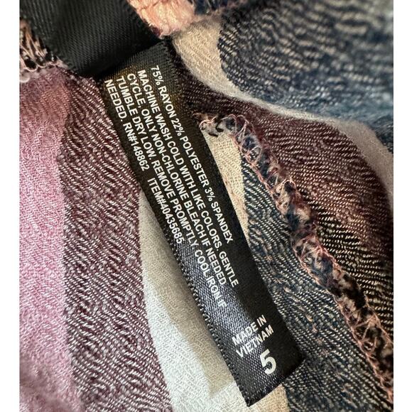 Torrid Plus 5X Gauze Pull On 3.5" Sleep Short in Vita Stripe Cloud Dancer - Picture 7 of 7